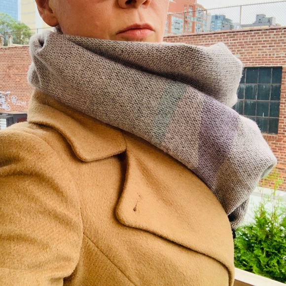 URBAN OUTFITTERS Palatine Acrylic Fringed Rectangle Wrap Blanket Scarf - Picture 3 of 16